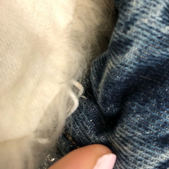 GUESS by Los Angeles Faux fur distressed jean jacket with removable fur medium - Picture 11 of 13
